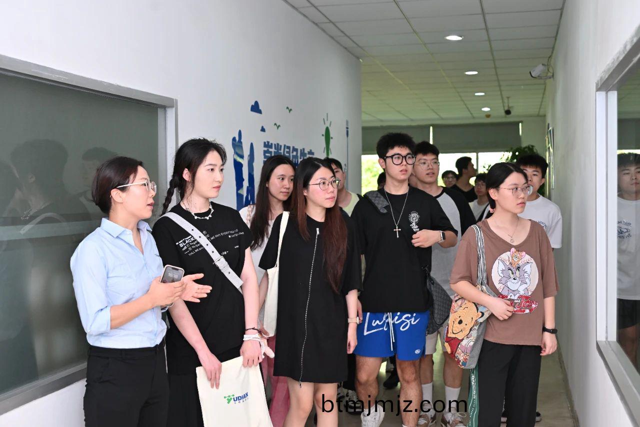 D:\Documents\Desktop\百度圖(tu)片(pian)_20240718172135.jpg D:\Documents\Desktop\微(wei)信(xin)圖(tu)片_20240718172135.jpg